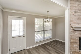 721 S Highland Dr in Cedar Hill, TX - Foto de edificio - Building Photo