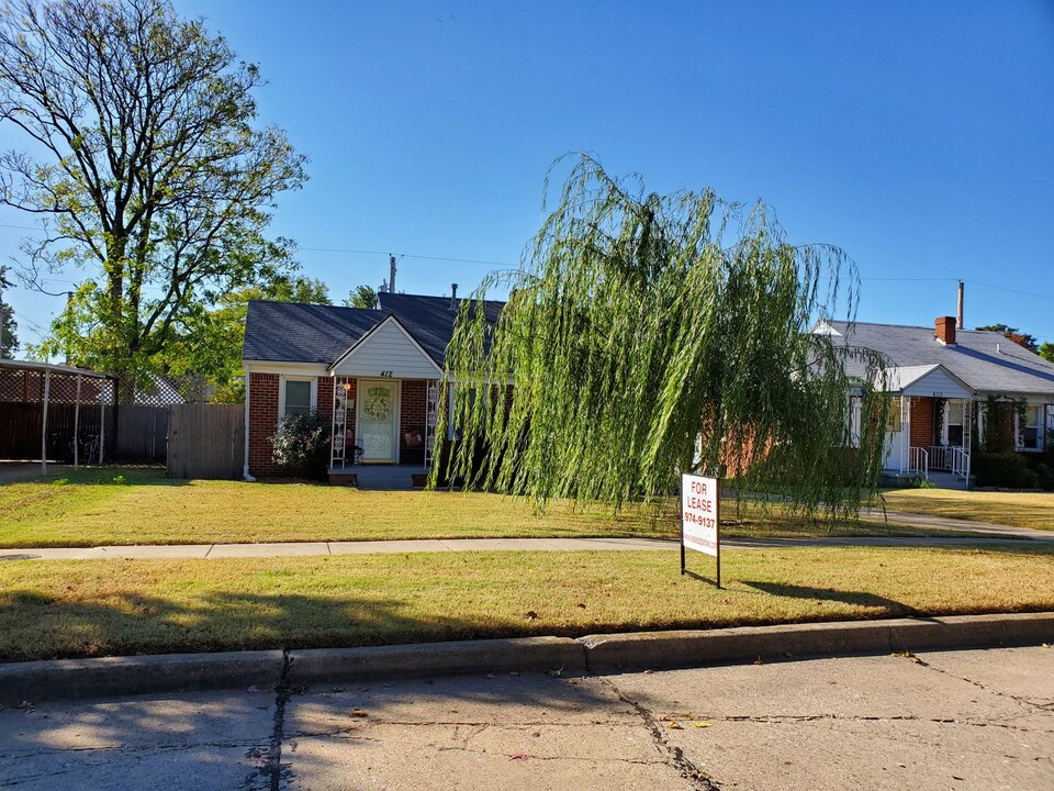 412 E 6th St in Edmond, OK - Foto de edificio