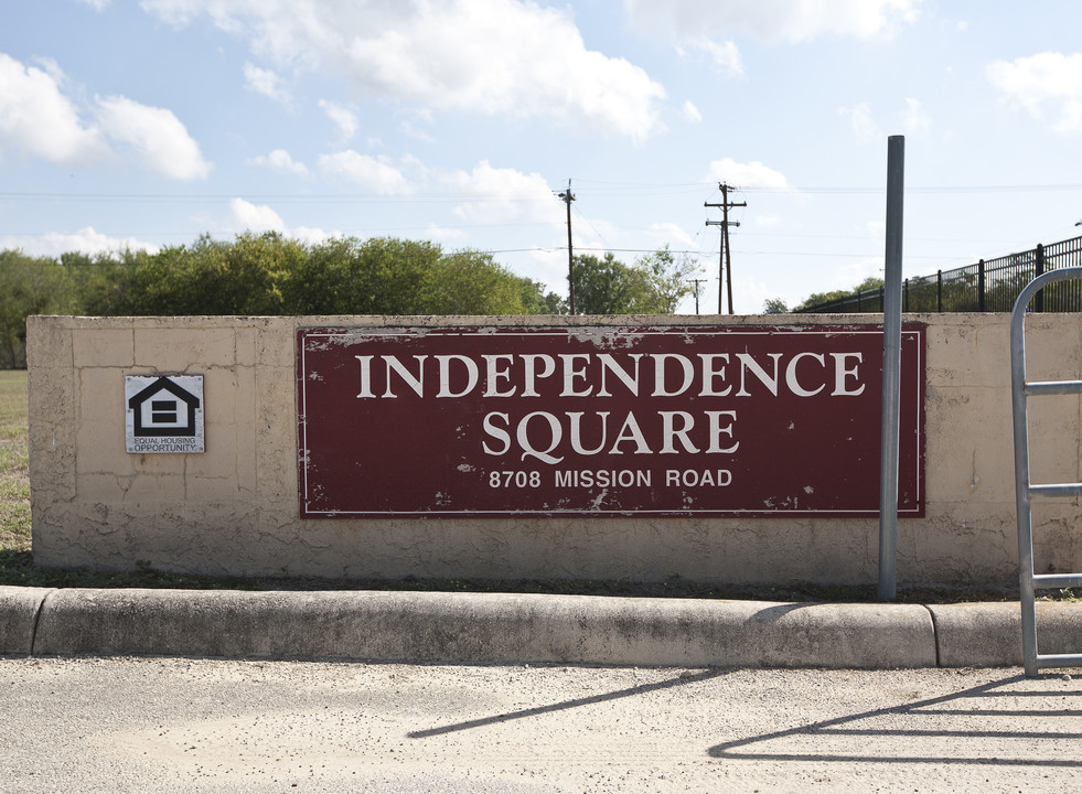 Independence Square in San Antonio, TX - Building Photo