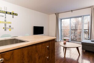 1407 Rue Aylwin, Unit SI FL3-ID1543111P in Montréal, QC - Building Photo