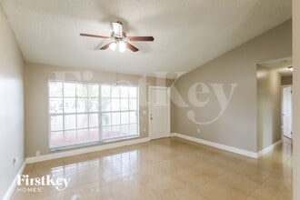 8410 NW 27th Pl in Sunrise, FL - Building Photo - Building Photo