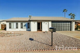 1128 W Hermosa Dr in Tempe, AZ - Building Photo