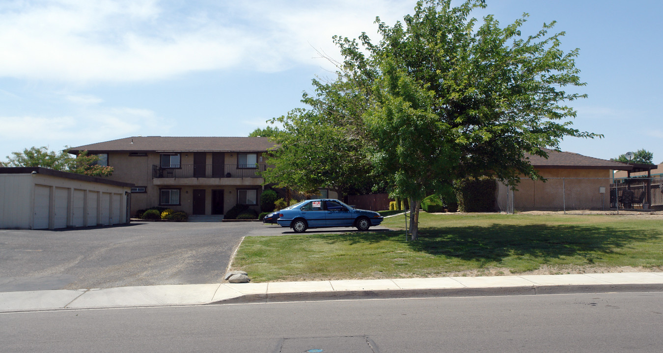 Desert View Apartments in Apple Valley, CA - Building Photo