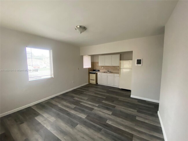 361 Sharar Ave in Opa Locka, FL - Building Photo - Building Photo