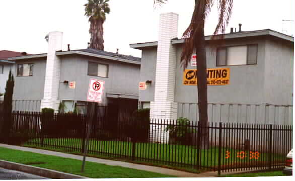 525-527 E 97th St in Inglewood, CA - Building Photo