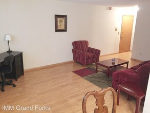 1815 21st Ave S-Unit -#101 in Grand Forks, ND - Foto de edificio - Building Photo