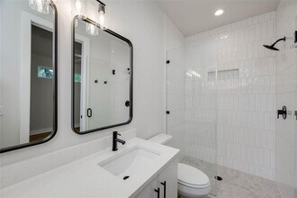 1406 E 2nd St in Austin, TX - Building Photo - Building Photo