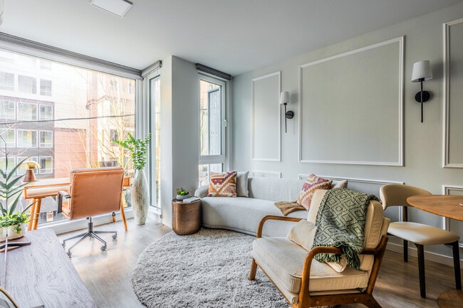 320 Queen Anne Ave N in Seattle, WA - Foto de edificio - Building Photo