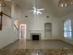 12360Hart Crest in Shavano Park, TX - Foto de edificio - Building Photo