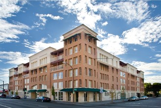 Villa Montgomery Apartments in Redwood City, CA - Building Photo - Building Photo