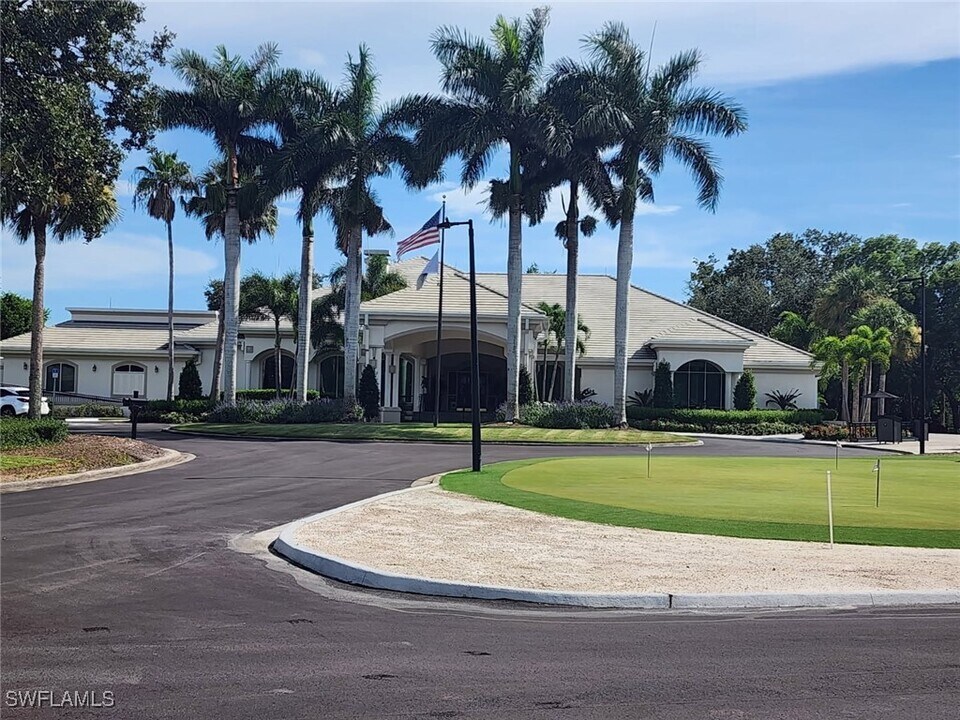 3545 Laurel Greens Ln N in Naples, FL - Building Photo
