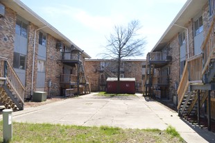 Bally Vaughn Apartments in Springfield, IL - Foto de edificio - Building Photo