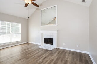 2057 Wedgewood Dr in Stone Mountain, GA - Building Photo - Building Photo