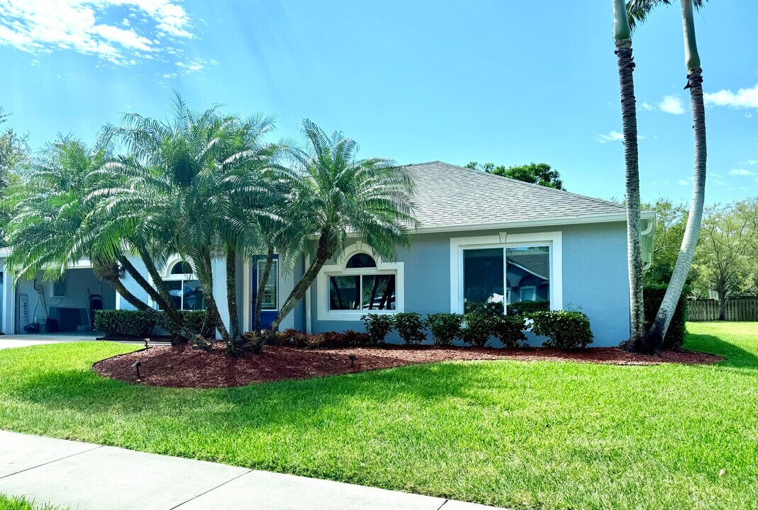 5230 Compass Pointe Cir in Vero Beach, FL - Building Photo