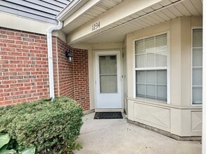 1234 Churchill Ct in Buffalo Grove, IL - Building Photo - Building Photo