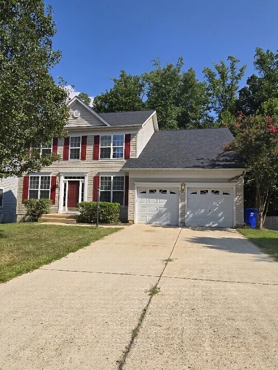 5653 Cabinwood Ct in Indian Head, MD - Foto de edificio