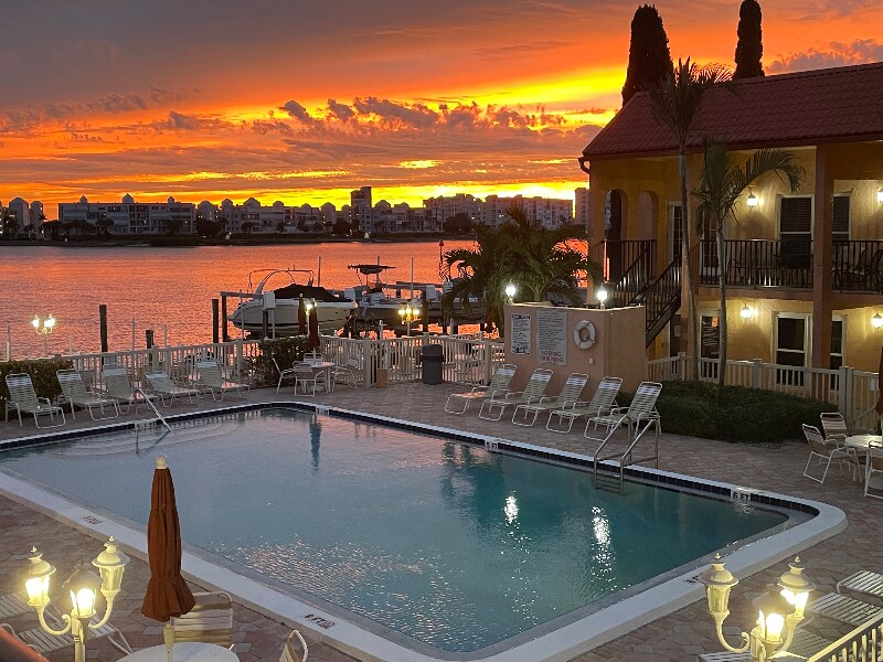 8921 Blind Pass Rd in St Pete Beach, FL - Building Photo