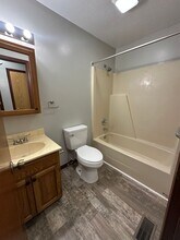 206 E Lynwood Dr in Syracuse, IN - Building Photo - Building Photo