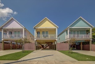 2305 67th St in Galveston, TX - Building Photo