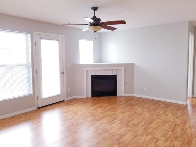 1200 Murray St NE, Unit 8 in Cedar Rapids, IA - Building Photo - Building Photo