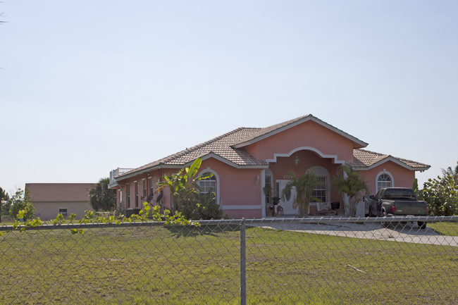 2775 Everglades Blvd N in Naples, FL - Building Photo - Building Photo