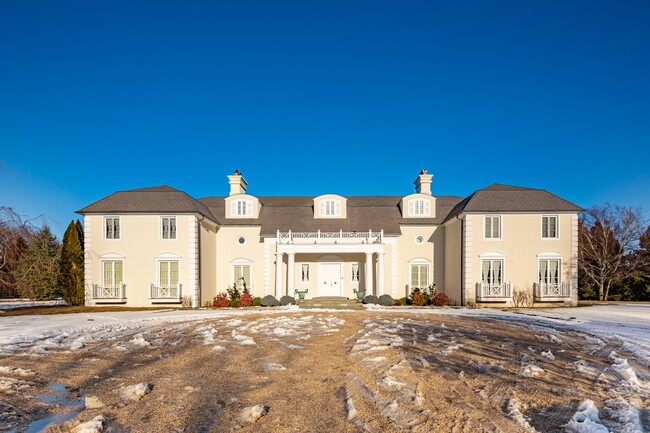 167 Jule Pond Dr in Southampton, NY - Building Photo - Building Photo