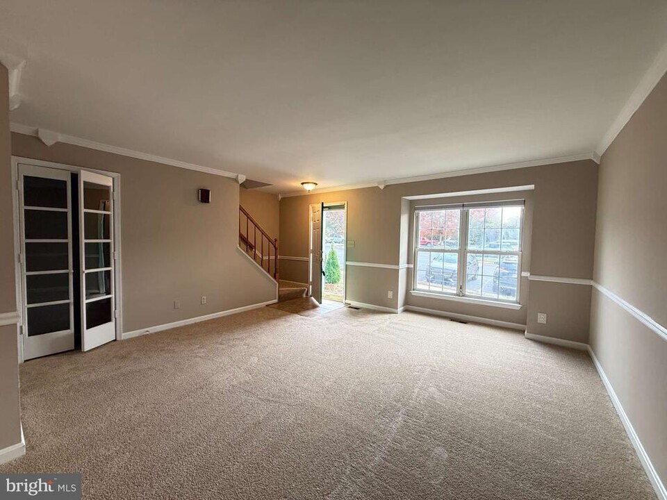 16926 Point Pleasant Ln in Dumfries, VA - Building Photo