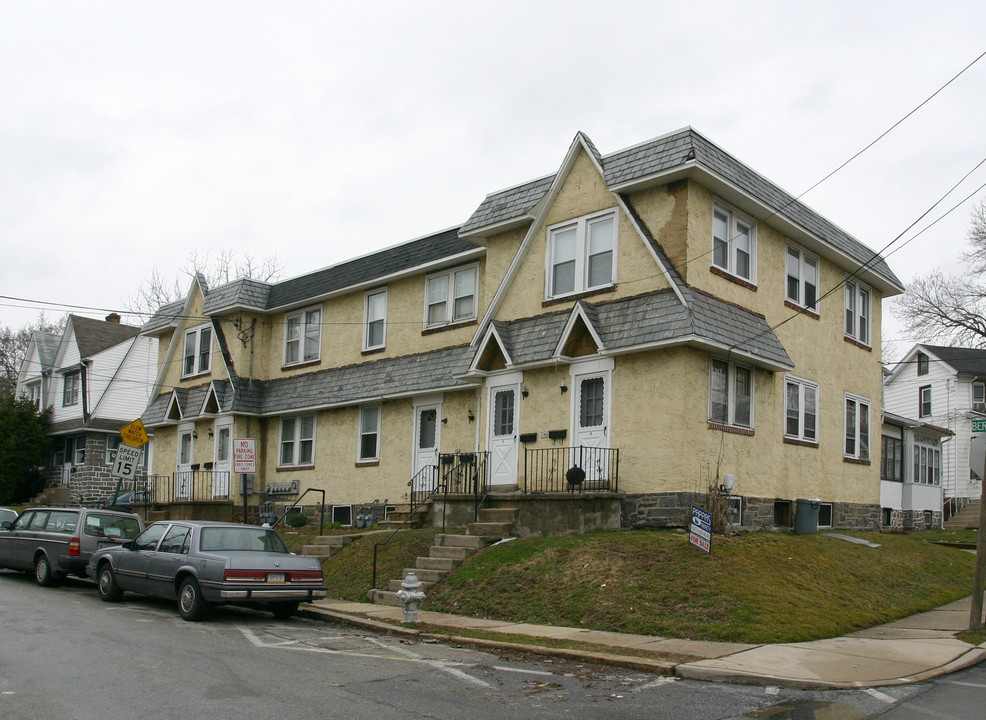 202 - 204 Berbro Ave in Upper Darby, PA - Foto de edificio