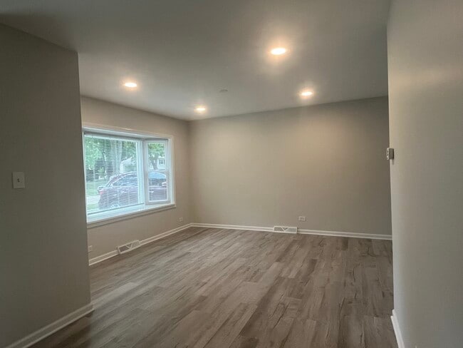 528 Bonniebrook Ave in Mundelein, IL - Building Photo - Building Photo