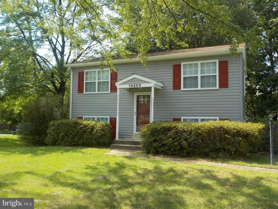 14502 Silverdale Dr in Woodbridge, VA - Building Photo