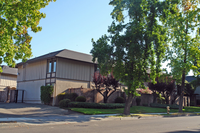 The Chateau in Stockton, CA - Building Photo - Building Photo