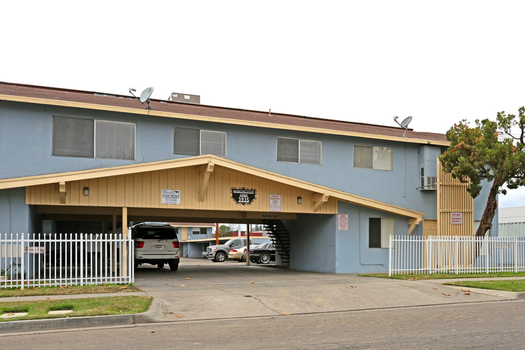 Manchester Arms in Fresno, CA - Building Photo