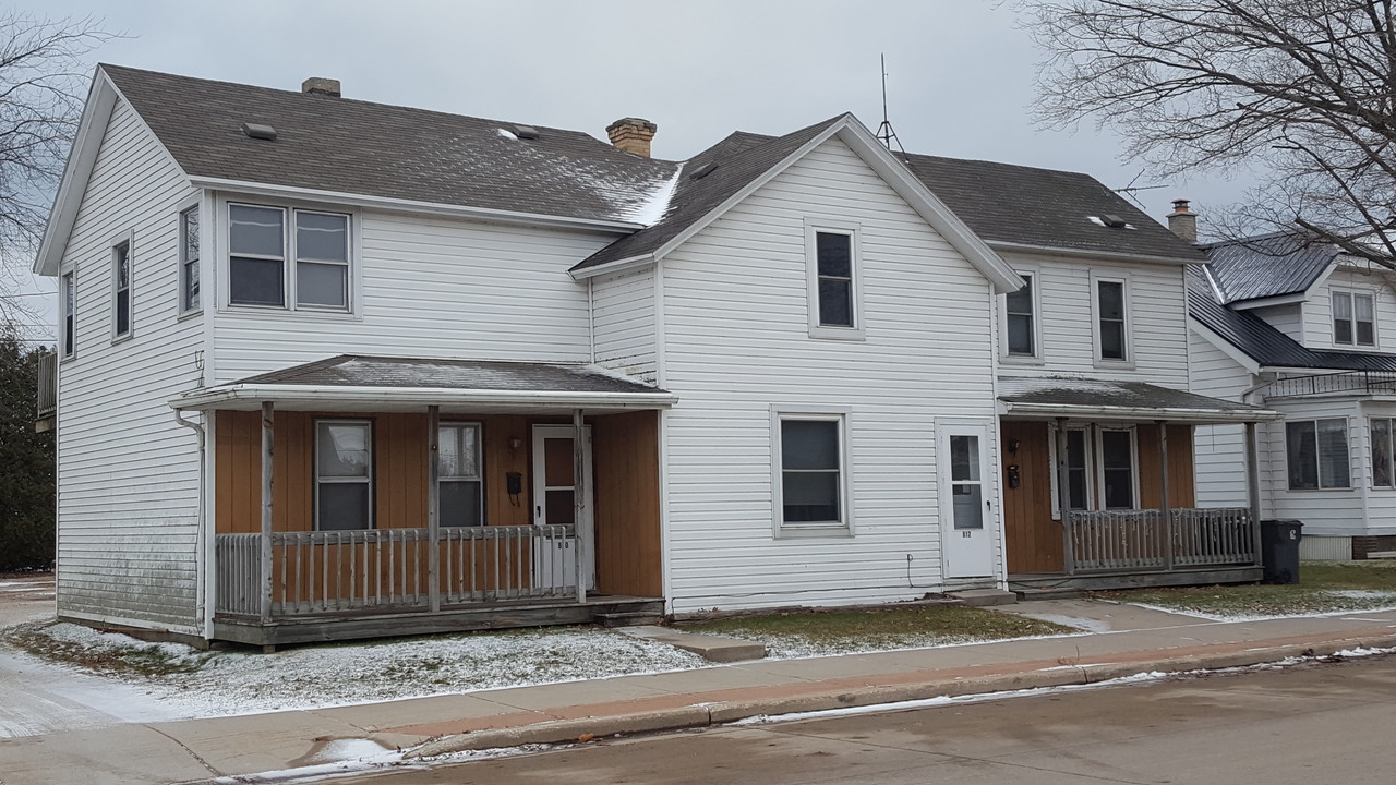 4th Street 4-plex in Algoma, WI - Building Photo