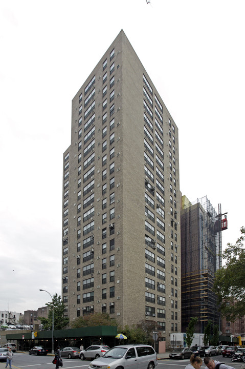 BronxCare Medical & Apartment Complex in Bronx, NY - Building Photo