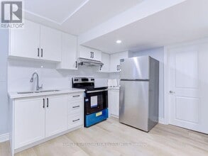 6127 Silken Laumann Way in Mississauga, ON - Building Photo - Building Photo