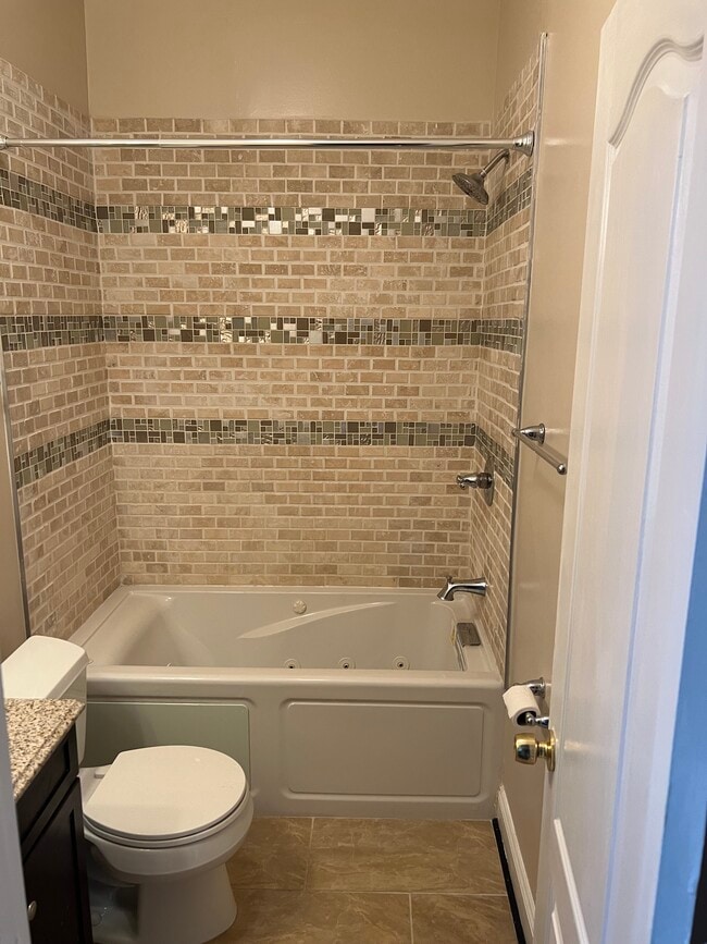 1823 Madison Ave, Unit 3 in Baltimore, MD - Foto de edificio - Building Photo