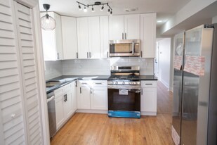 5735 W Addison St in Chicago, IL - Building Photo