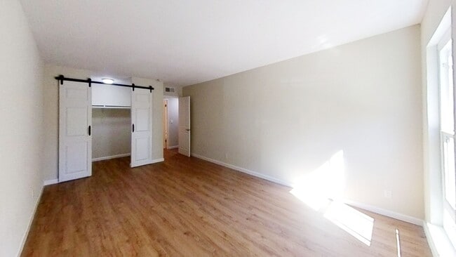 Saratoga Savoy Apartments in San Jose, CA - Foto de edificio - Building Photo