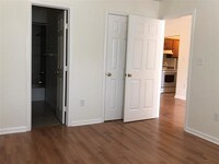 714 Memorial Mews St photo'