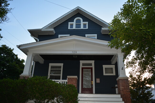 109 Fairview Ave in Bloomington, IL - Building Photo - Building Photo