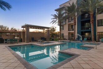 View 32 in Phoenix, AZ - Building Photo - Building Photo