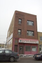 2350 W Grand Ave in Chicago, IL - Building Photo - Building Photo