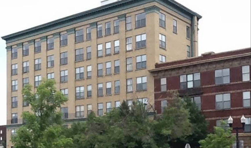 The Barr Apartments in Lima, OH - Building Photo