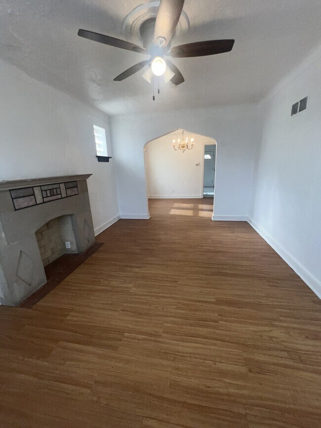 8955 Mayfield Ct in Jennings, MO - Building Photo - Building Photo