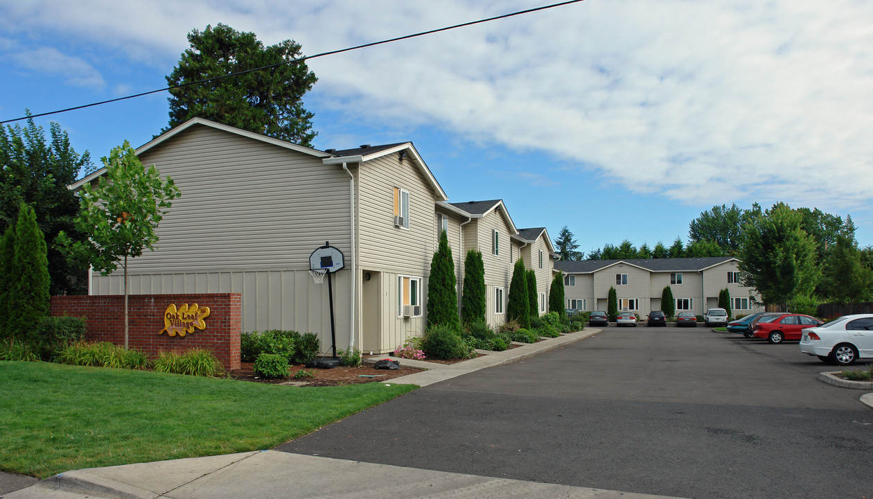 Oak Leaf Village in Eugene, OR - Building Photo