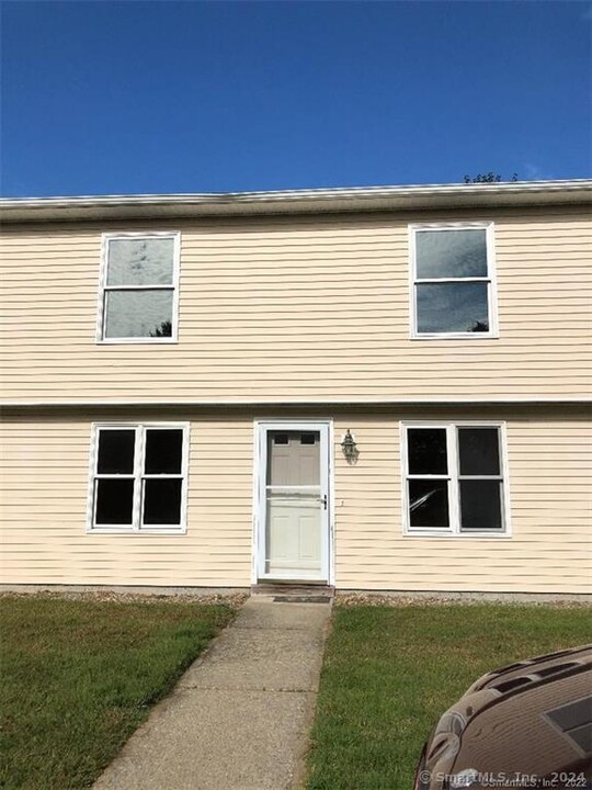 152 Linwood Ave in Colchester, CT - Building Photo