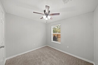 516 Coleman St in Clute, TX - Building Photo - Building Photo