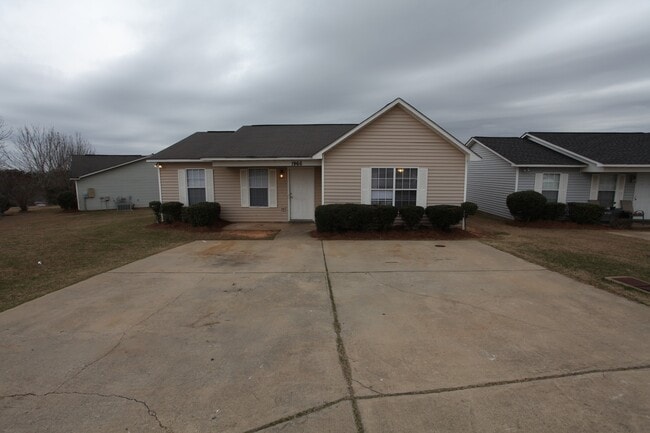 1966 Rock Ledge Ct in Auburn, AL - Building Photo - Building Photo