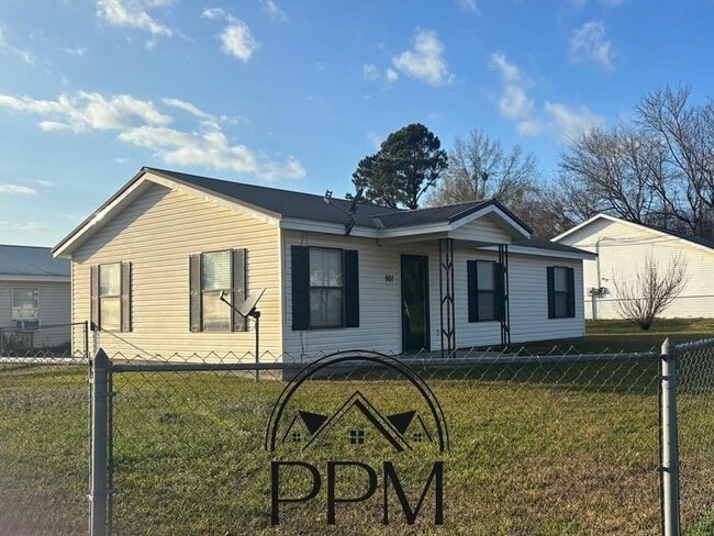 901 Everitt St in Lufkin, TX - Building Photo - Building Photo
