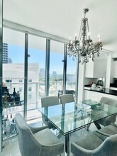 79 SW 12th St, Unit # 1806 in Miami, FL - Foto de edificio - Building Photo